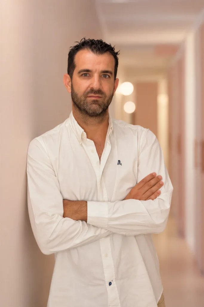 El Dr. Javier Hernández, jefe del equipo de anestesia y reanimación, en la clínica